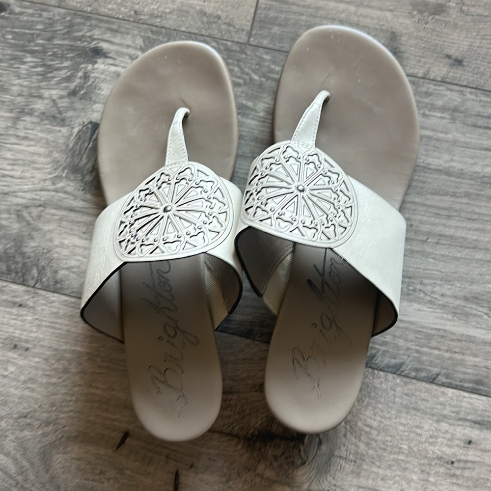 Brighton Lucera Sandal in light grey. Size 8W